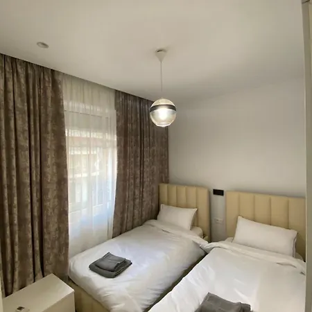 Tirana Stay Suites דירה טיראנה