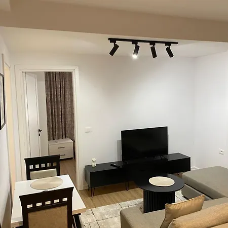 Tirana Stay Suites דירה טיראנה