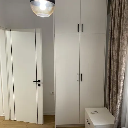 Tirana Stay Suites דירה טיראנה