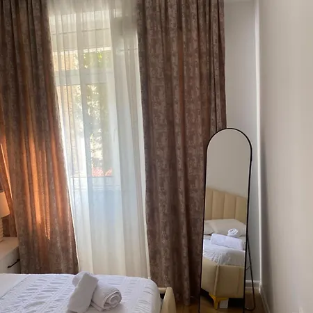 Tirana Stay Suites דירה טיראנה